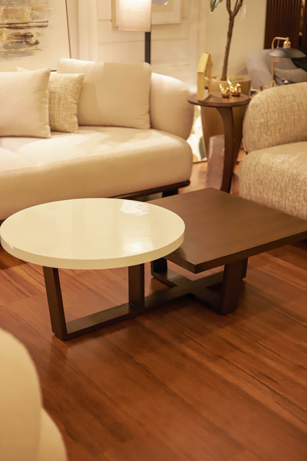SQUARE & CIRCLE TABLE