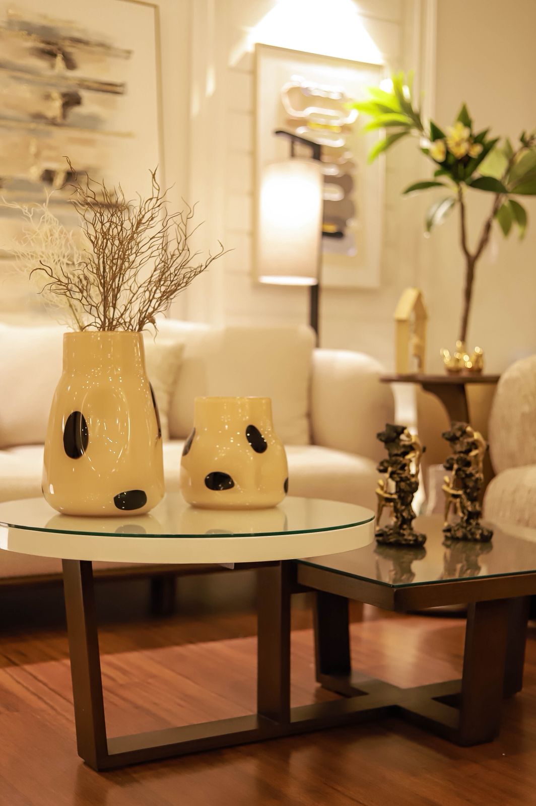 SQUARE & CIRCLE TABLE