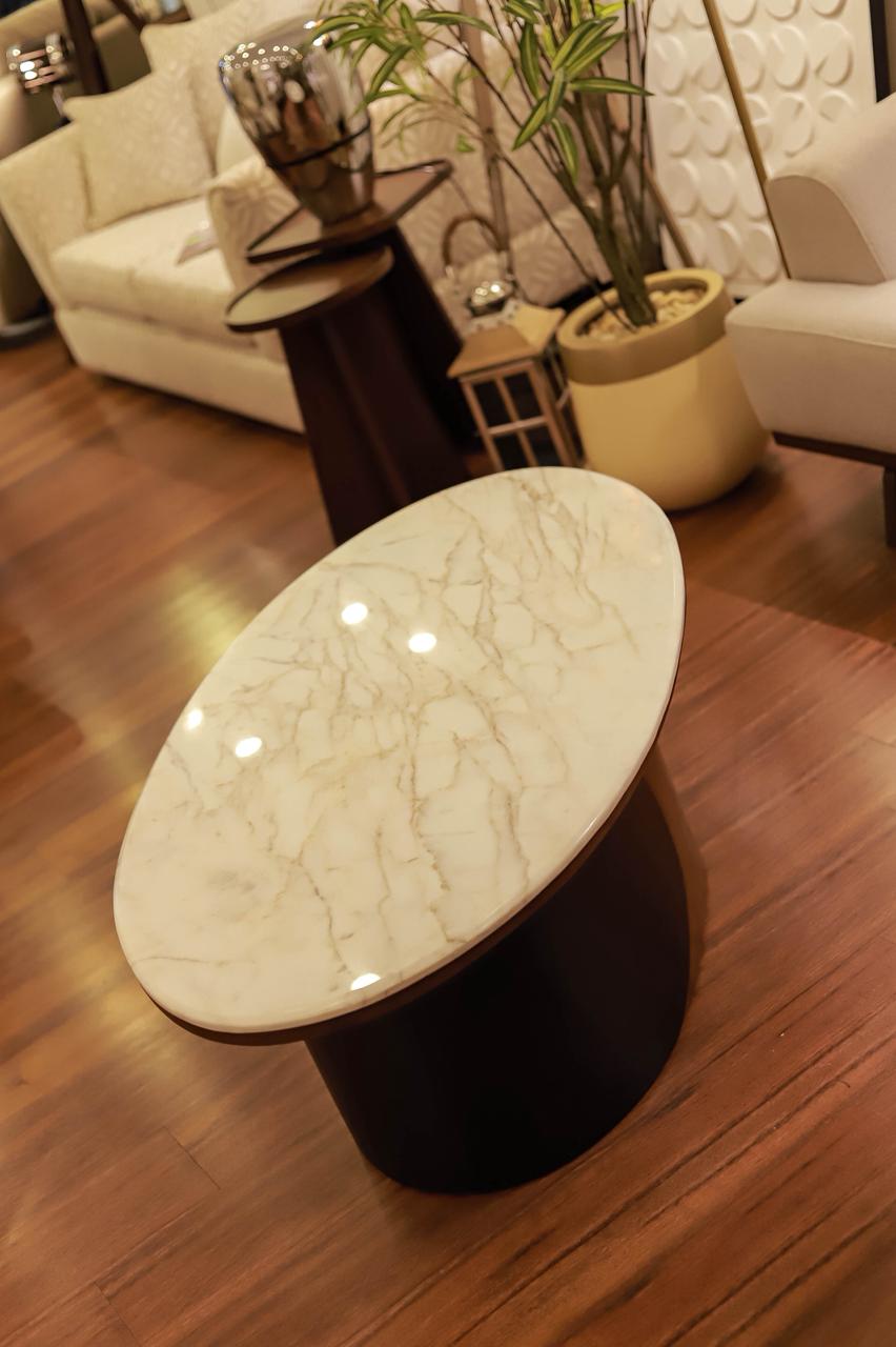 OVAL TABLE