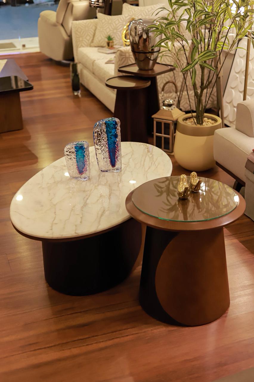 OVAL TABLE