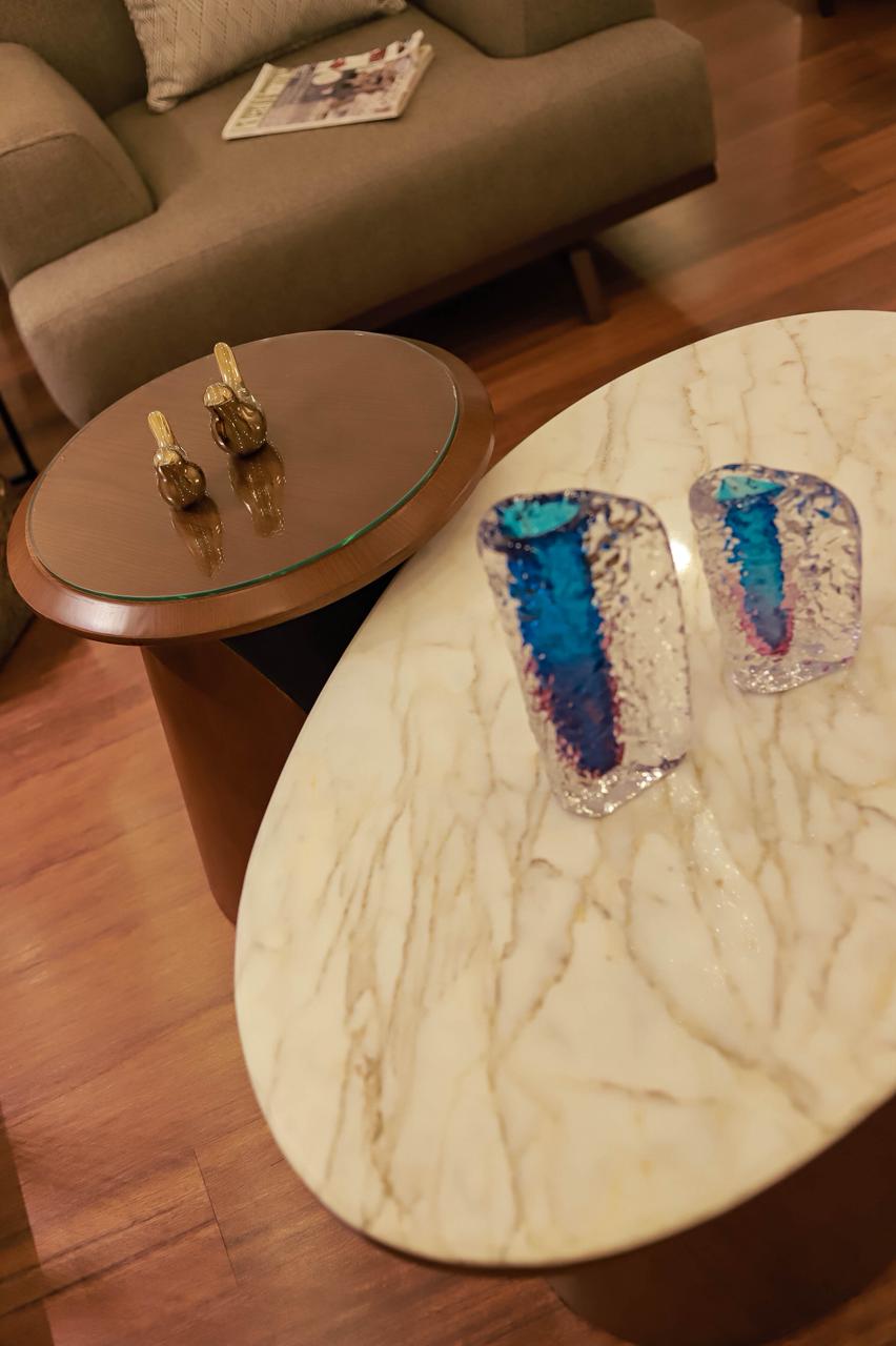 OVAL TABLE