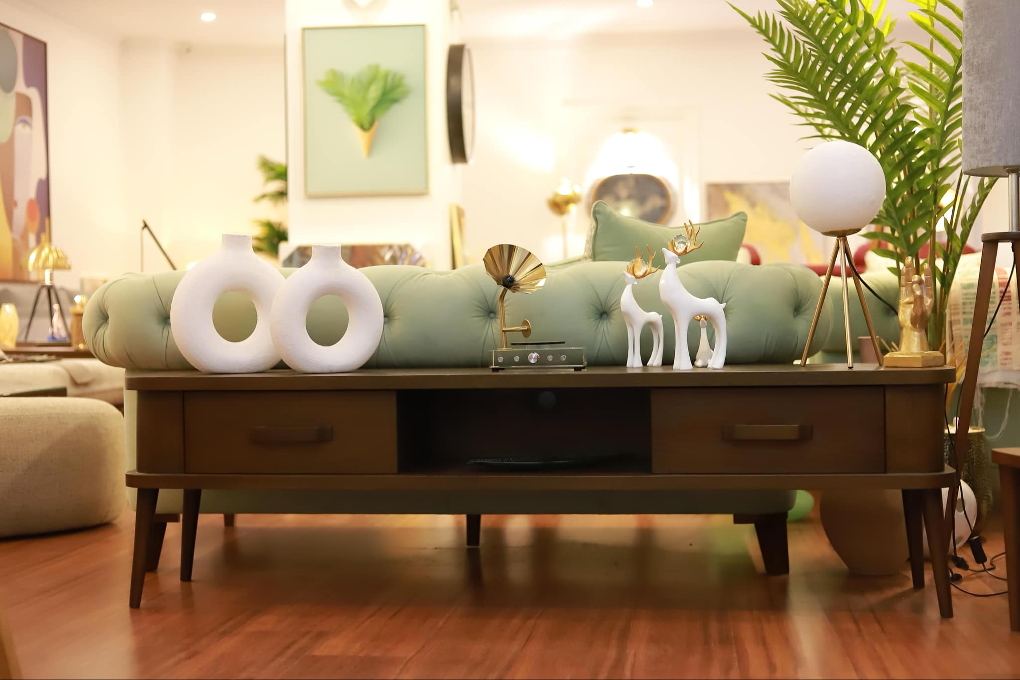 TV TABLE