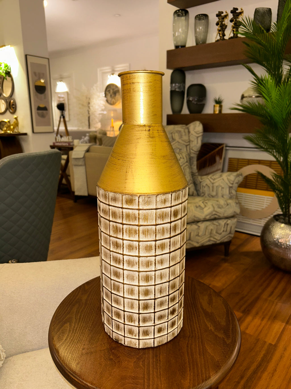 White X gold vase