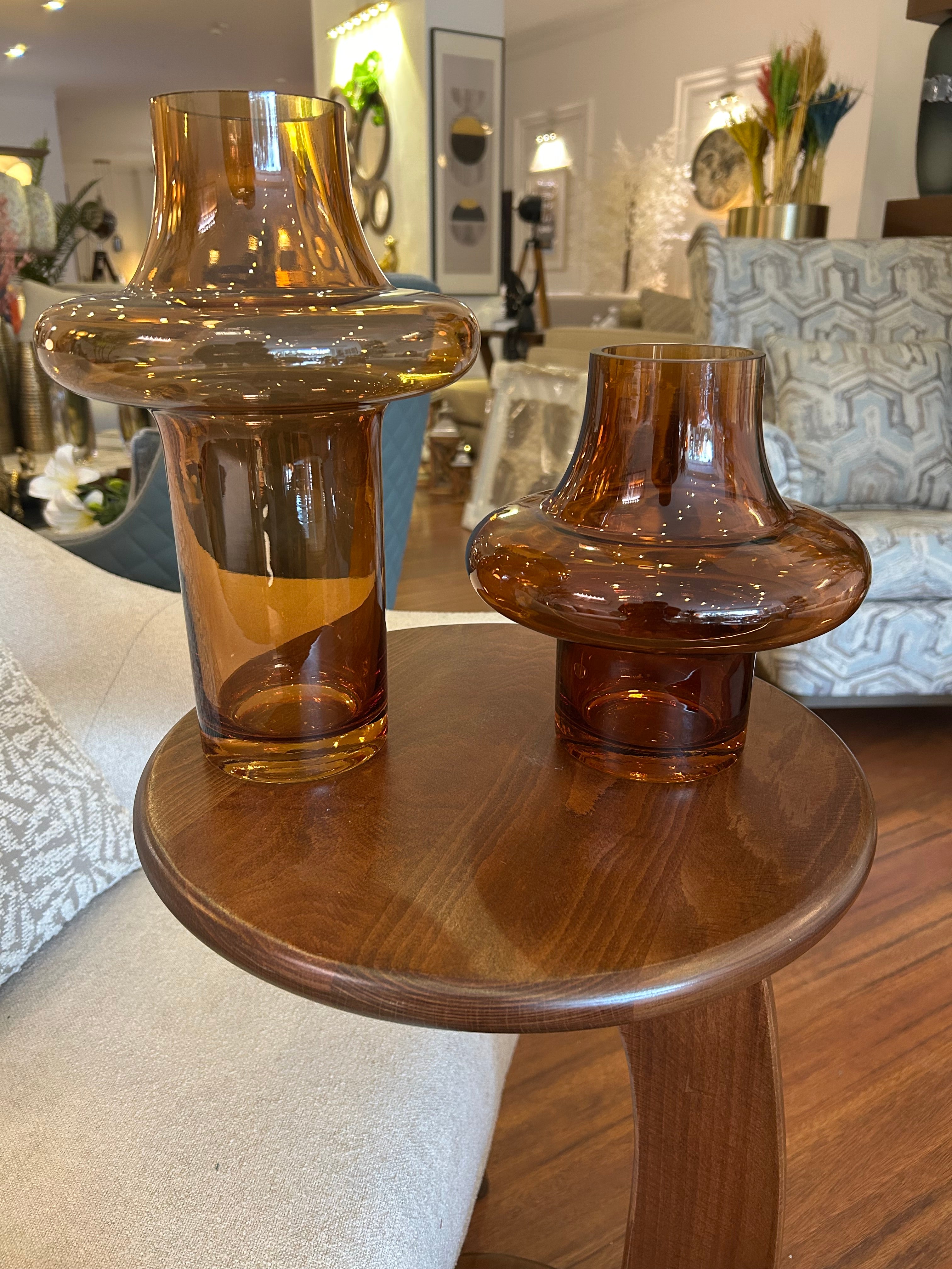 Set of 2 vases