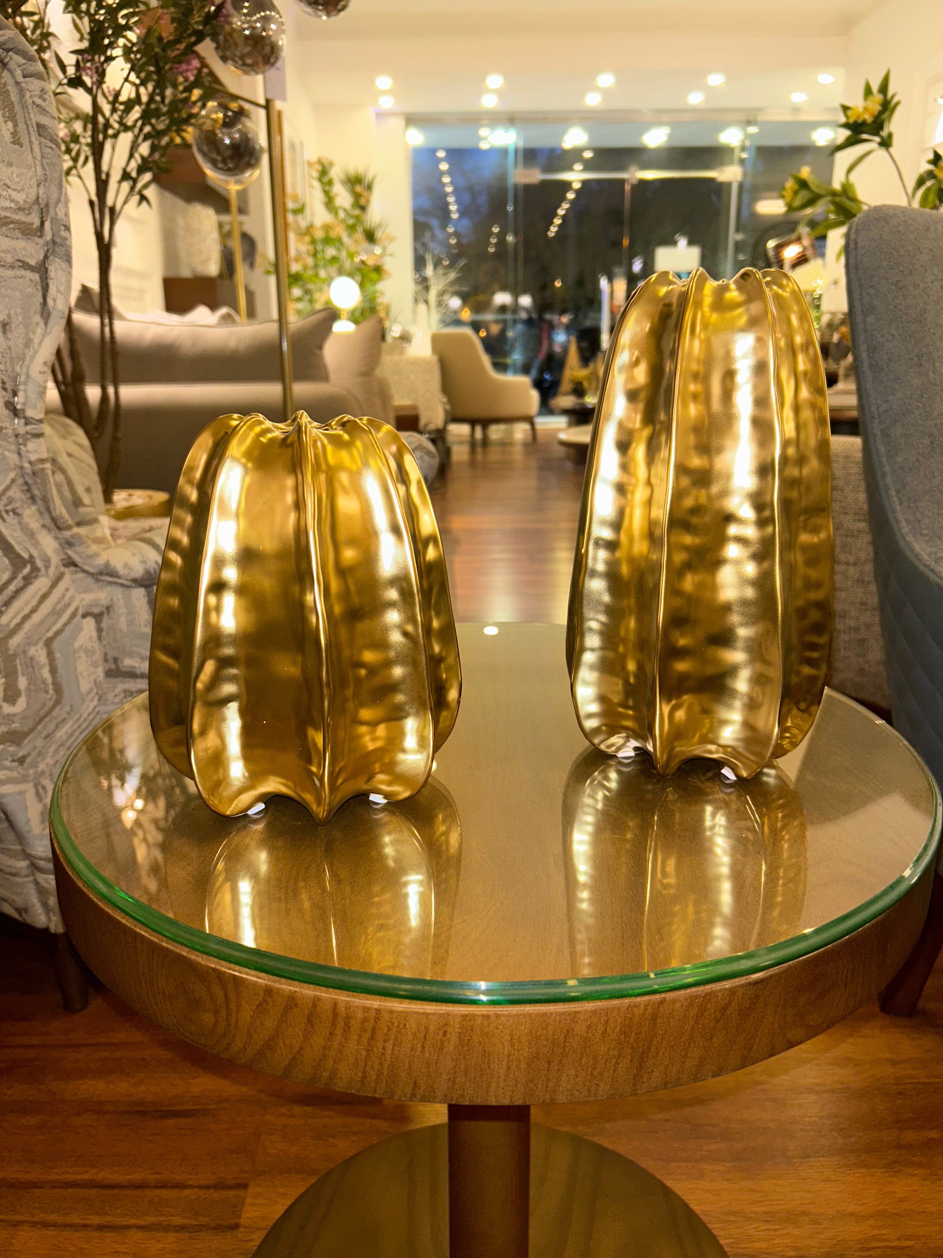 Set of 2 gold vases